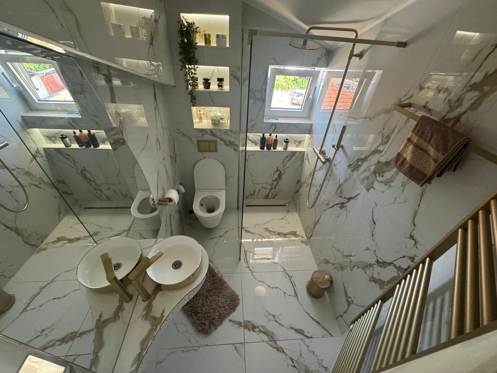 8165b092-aa30-41de-b002-f49cb61a8e0c