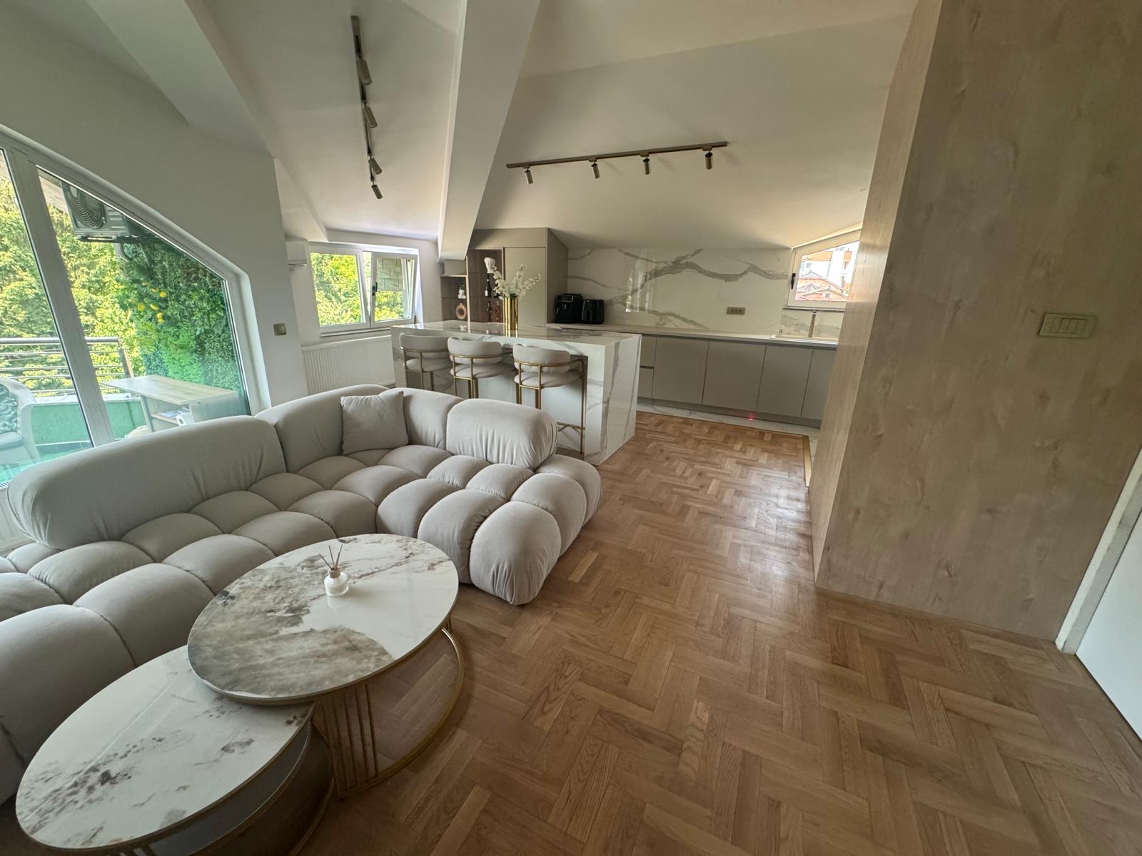 821bb6a9-7bc5-4ecb-b581-4b2b42a6c0f5